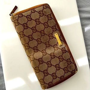 Gucci wallet used as a prop in a film is now for sale …